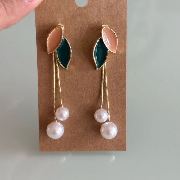 Elegant Gold and Green Leaf Drop Earrings A995 - Picture 3 of 3